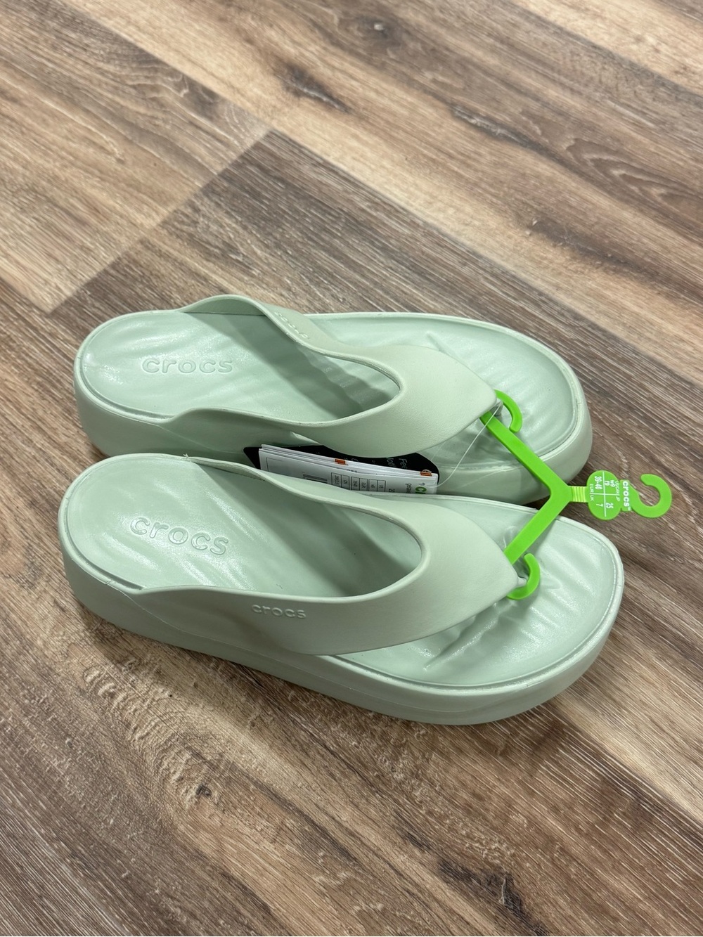 NEW Crocs Getaway Platform Flip Flop Crocs Light Green Women’s 9